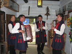 Kultywowanie tradycji w muzeum fot. 24.07.2011