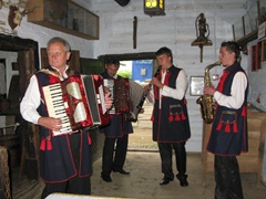 Kultywowanie tradycji w muzeum fot. 24.07.2011